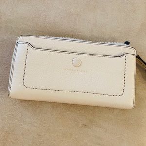 Marc Jacobs Continental Zip Wallet